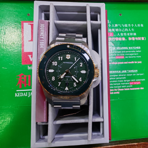 Victorinox Swiss 242012 Army Journey 1884 Automatic Swiss Made Watch
